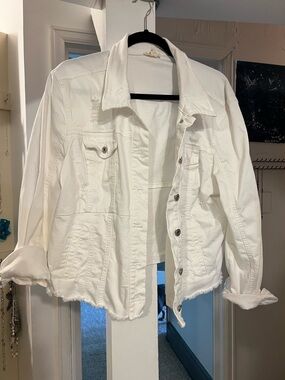 Women’s white jean jacket size XL